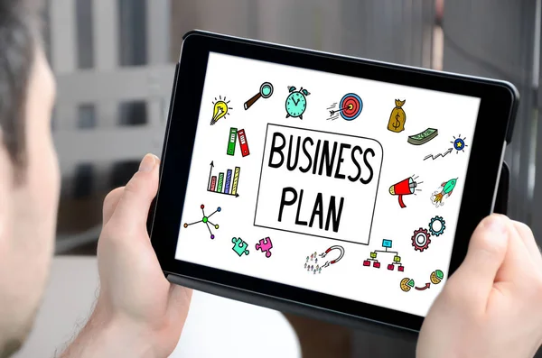 Uomo Possesso Tablet Che Mostra Concetto Business Plan — Foto Stock