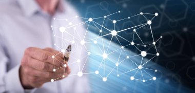 Adam bir dokunmatik ekran üzerinde sanal bir ağ bir kalemle dokunma