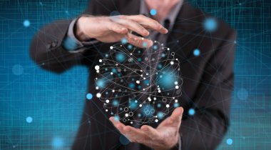 Genel bağlantı kavramı içinde geçmiş bir adamın elleri arasında