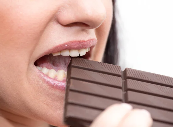 Primer Plano Mujer Mordiendo Una Barra Chocolate —  Fotos de Stock