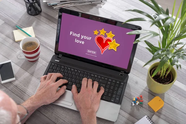 Man Using Laptop Online Dating Concept Screen — Stock Photo, Image