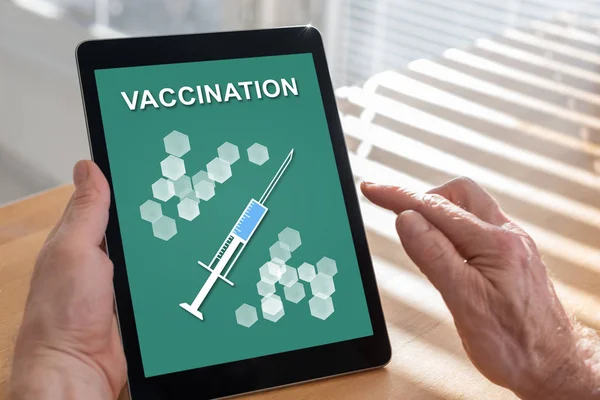 Tabletscherm Met Een Vaccinatieconcept — Stockfoto