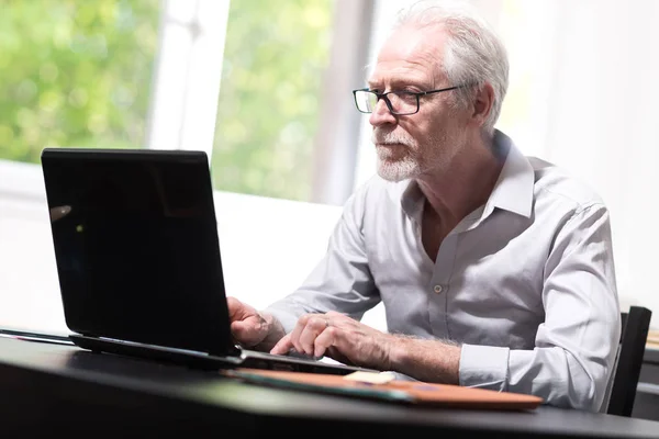 Uomo Affari Maturo Che Lavora Laptop Ufficio — Foto Stock