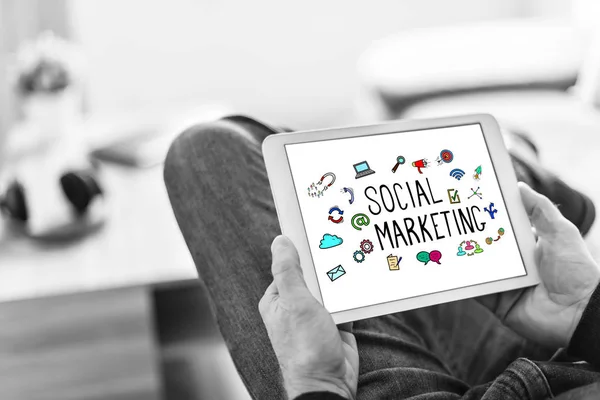 Schermo Del Tablet Che Mostra Concetto Social Marketing — Foto Stock