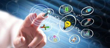 Bir iş fikir kavramı onun parmak dokunmatik ekranlı cep bilgisayarlarda dokunmadan kadın