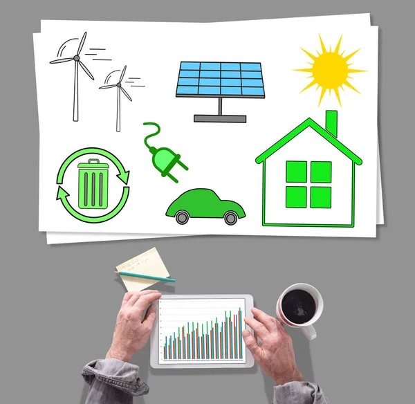 Mannelijke Handen Met Behulp Van Tablet Voor Schone Energieconcept — Stockfoto