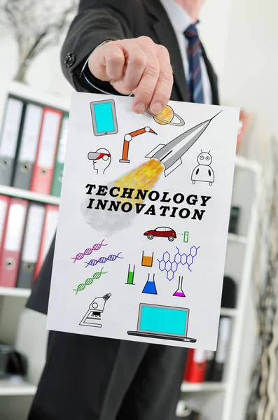 Papper Visar Teknik Innovation Concept Innehas Affärsman — Stockfoto