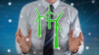 Arka plandaki bir adamın elleri arasındaki temiz enerji kavramı