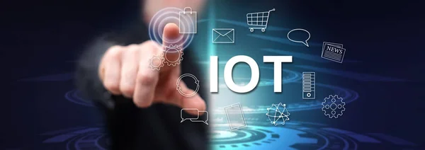 Hombre tocando un concepto iot — Foto de Stock