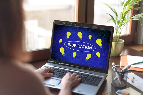 Inspirationskonzept auf dem Laptop-Bildschirm — Stockfoto
