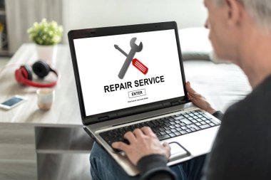 Onarım hizmeti kavramı bir laptop ekranında
