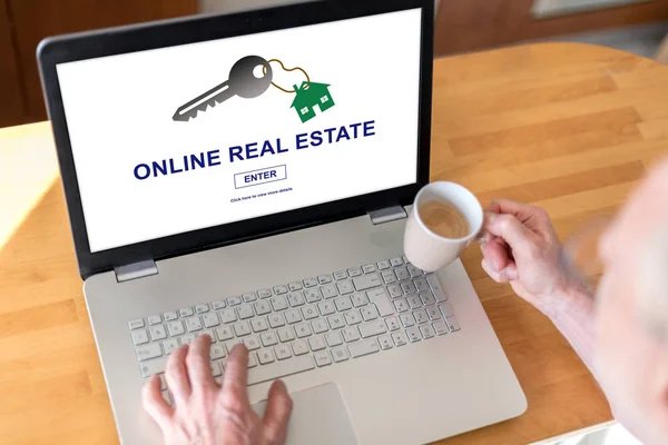 Online-Immobilienkonzept auf dem Laptop — Stockfoto