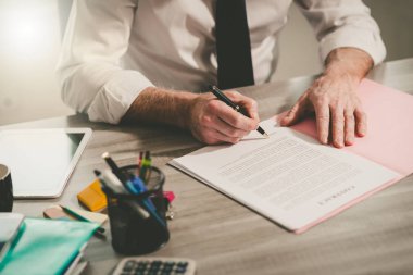 İşadamı (kullanılan Lorem Ipsum metin belge imzalama