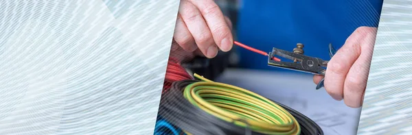 Electricista pelando un cable. bandera panorámica — Foto de Stock