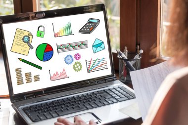 İş analiz kavramı bir laptop ekranında