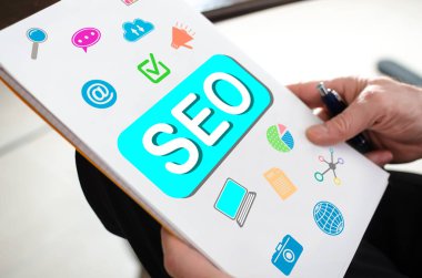Bir kağıt üzerinde SEO kavramı