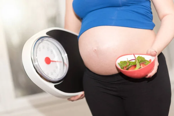 Concetto di peso donna incinta — Foto Stock