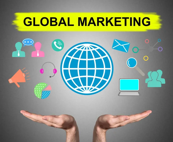 Globalnej koncepcji marketingowych, podtrzymywane przez otwarte dłonie — Zdjęcie stockowe