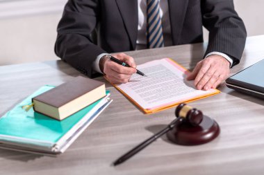 Avukat okuma yasal belge (Lorem Ipsum metin kullanılmış)