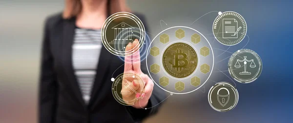 Vrouw het aanraken van een bitcoin verordening concept — Stockfoto