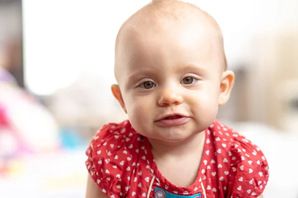 Retrato de linda niña — Foto de Stock