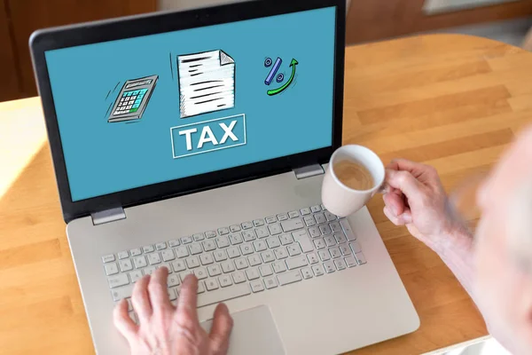 Steuerkonzept auf dem Laptop — Stockfoto