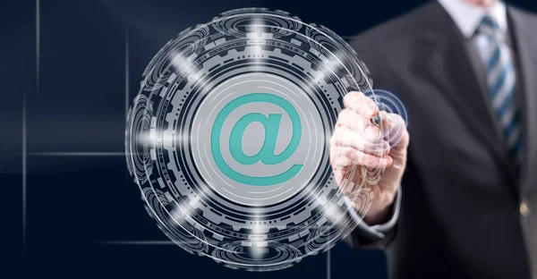 Hombre tocando un concepto de correo electrónico —  Fotos de Stock