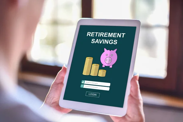 Concetto di risparmio pensionistico su tablet — Foto Stock