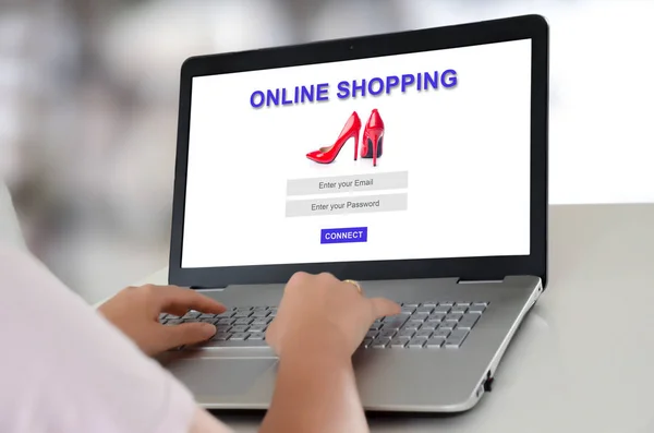 Online nakupování koncepce v přenosném počítači — Stock fotografie