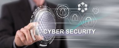 Adam siber güvenlik konseptine dokunuyor