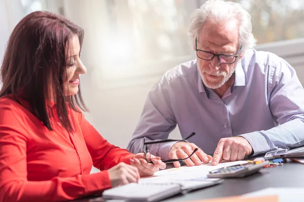 Businesspeople working in office, light effect — Stock Photo, Image