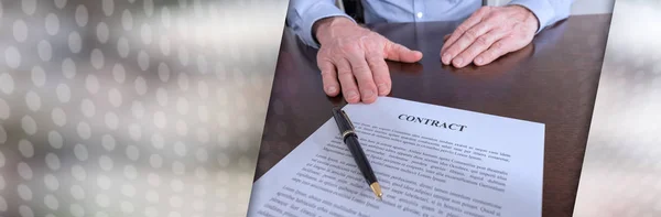 Firma di un contratto. banner panoramico — Foto Stock