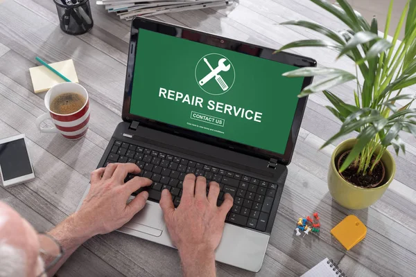 Reparatie dienstverleningsconcept op een laptop — Stockfoto