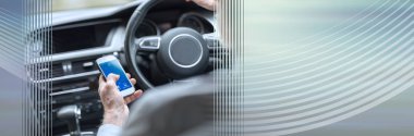 Adam akıllı telefon kullanarak ve sürüş. panoramik afiş
