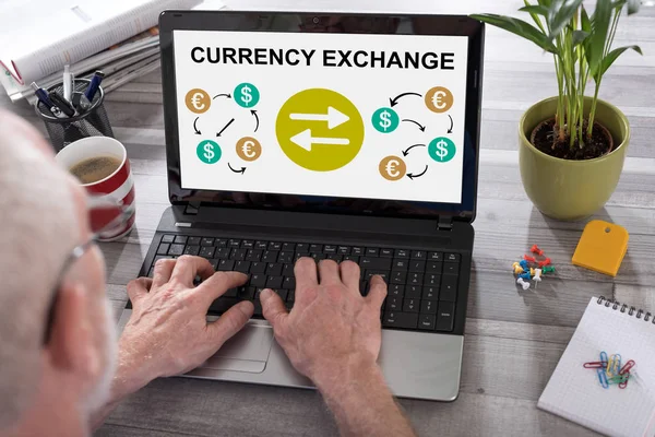 Currency exchange concept on a laptop screen — Stock Photo, Image