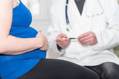 hamile kadın ve doktor