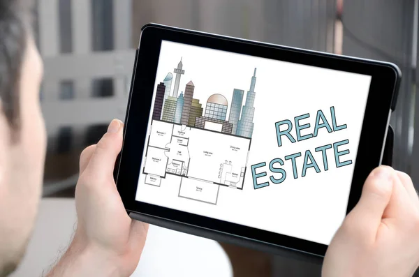 Real estate koncept på en Tablet PC — Stockfoto