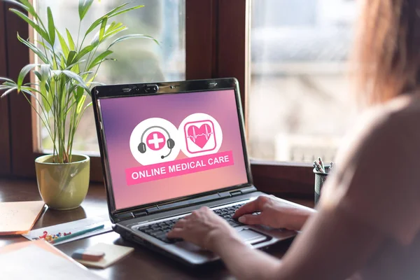 Концепція онлайнової медичної допомоги на екрані ноутбука — стокове фото