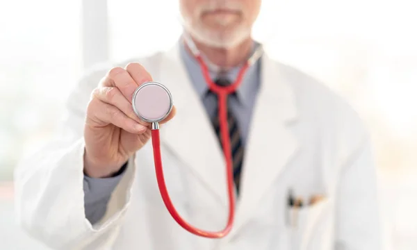 Male doctor holding stethoscope — Stock Photo, Image