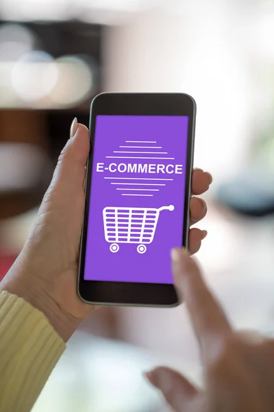 E-Commerce-Konzept auf dem Smartphone — Stockfoto