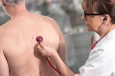 Doktor stetoskop sınav hasta için kullanma