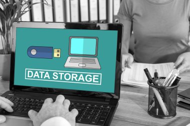 Dizüstü bilgisayarda veri depolama konsepti