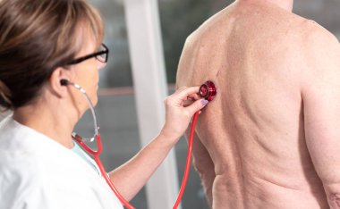 Doktor stetoskop sınav hasta için kullanma