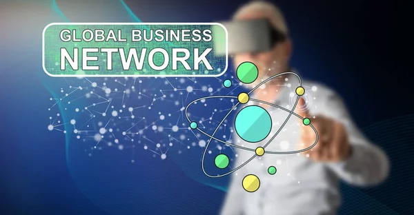 Homme touchant un concept de réseau d'affaires mondial — Photo