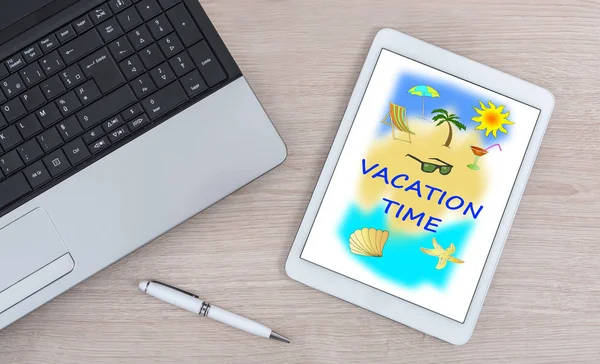 Conceito de tempo de férias em um tablet digital — Fotografia de Stock