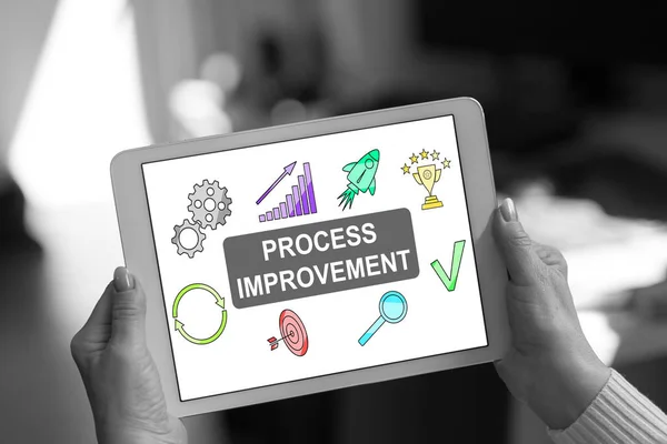 Concepto de mejora del proceso en una tableta — Foto de Stock