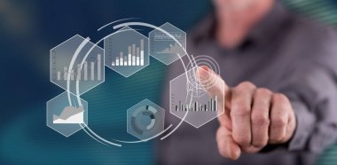 Bir veri analiz kavramı dokunmadan adam