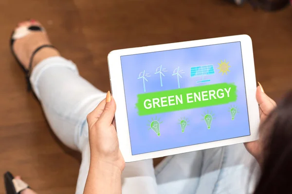 Concepto de energía verde en una tableta — Foto de Stock