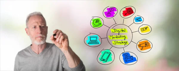 Man tekening digitale marketing strategie concept — Stockfoto