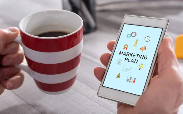 Concepto de plan de marketing en un smartphone — Foto de Stock